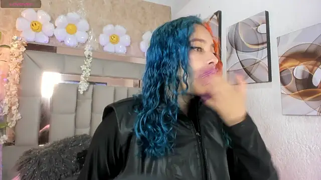 Cristall ravven online show from October 2025 02:05:01 PM