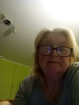 AmyLove353 online show from February 2026 09:01:01 PM