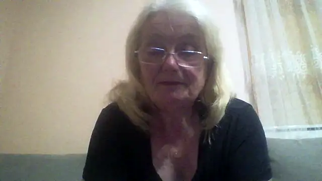 Snapshot of AmyLove353 chatting on June 2026 08:53:01 PM AmyLove353 online show from June 2026 08:53:01 PM