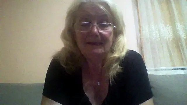 Snapshot of AmyLove353 chatting on June 2026 08:52:01 PM AmyLove353 online show from June 2026 08:52:01 PM