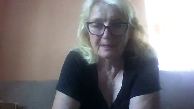 Snapshot of AmyLove353 chatting on June 2026 03:34:02 AM AmyLove353 online show from June 2026 03:34:02 AM