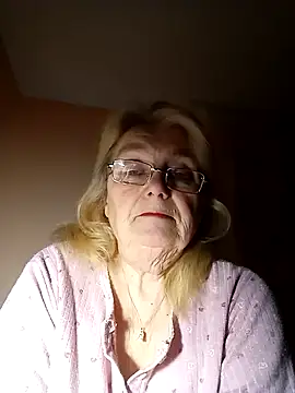 AmyLove353 online show from December 2025 08:01:01 PM