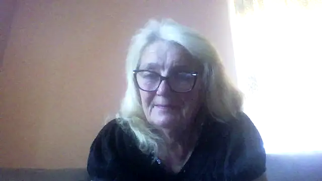 Snapshot of AmyLove353 chatting on June 2026 03:35:02 AM AmyLove353 online show from June 2026 03:35:02 AM