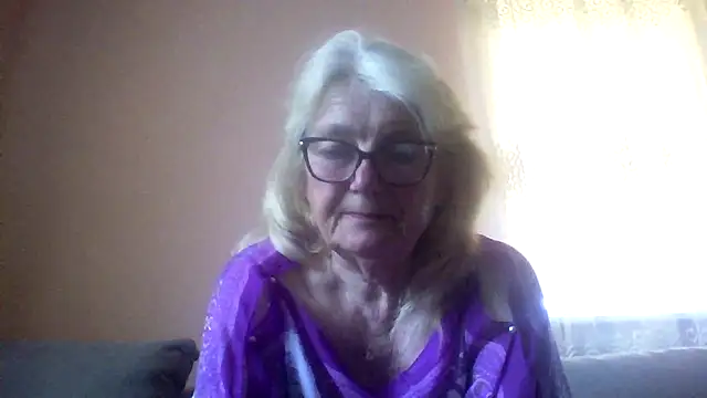 Snapshot of AmyLove353 chatting on June 2026 03:44:02 AM AmyLove353 online show from June 2026 03:44:02 AM