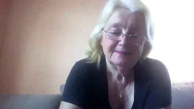 Snapshot of AmyLove353 chatting on July 2026 04:41:02 AM AmyLove353 online show from July 2026 04:41:02 AM