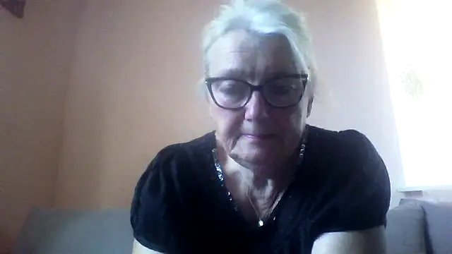 Snapshot of AmyLove353 chatting on June 2026 04:23:02 AM AmyLove353 online show from June 2026 04:23:02 AM