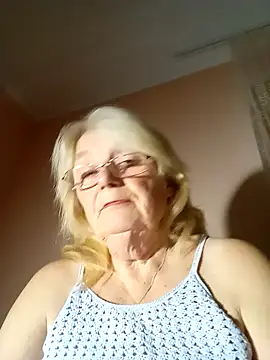 Snapshot of AmyLove353 chatting on October 2025 09:15:02 PM AmyLove353 online show from October 2025 09:15:02 PM