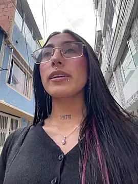 Snapshot of Violeet-Smith chatting on December 2025 07:46:02 PM Violeet-Smith online show from December 2025 07:46:02 PM