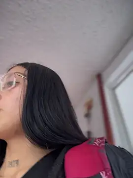 Violeet-Smith online show from April 2026 08:32:02 PM