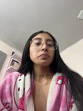 Snapshot of Violeet-Smith chatting on November 2025 10:57:02 PM Violeet-Smith online show from November 2025 10:57:02 PM