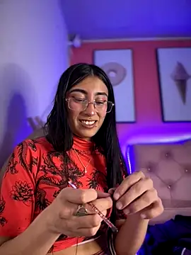 Snapshot of Violeet-Smith chatting on October 2025 01:32:01 PM Violeet-Smith online show from October 2025 01:32:01 PM