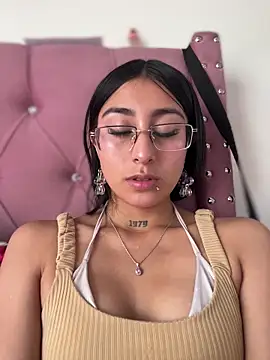 Violeet-Smith online show from March 2026 05:08:01 PM