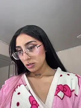 Snapshot of Violeet-Smith chatting on November 2025 09:36:01 PM Violeet-Smith online show from November 2025 09:36:01 PM