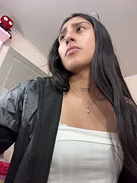 Snapshot of Violeet-Smith chatting on November 2025 06:30:02 PM Violeet-Smith online show from November 2025 06:30:02 PM