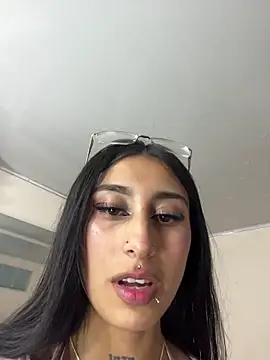 Snapshot of Violeet-Smith chatting on November 2025 10:03:02 PM Violeet-Smith online show from November 2025 10:03:02 PM