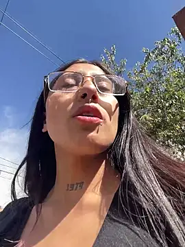 Snapshot of Violeet-Smith chatting on November 2025 03:01:01 PM Violeet-Smith online show from November 2025 03:01:01 PM