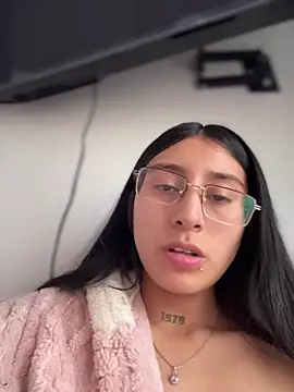 Violeet-Smith online show from April 2026 06:01:02 PM