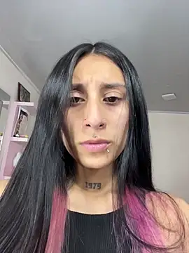 Snapshot of Violeet-Smith chatting on November 2025 11:15:01 PM Violeet-Smith online show from November 2025 11:15:01 PM