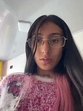 Snapshot of Violeet-Smith chatting on November 2025 05:47:01 PM Violeet-Smith online show from November 2025 05:47:01 PM