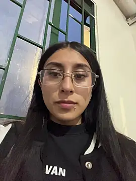 Snapshot of Violeet-Smith chatting on November 2025 10:53:02 PM Violeet-Smith online show from November 2025 10:53:02 PM