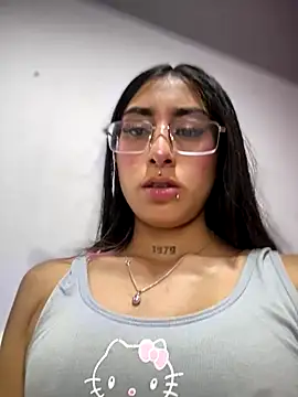 Snapshot of Violeet-Smith chatting on October 2025 01:32:02 PM Violeet-Smith online show from October 2025 01:32:02 PM