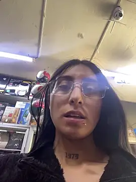 Violeet-Smith online show from December 2025 04:44:01 PM