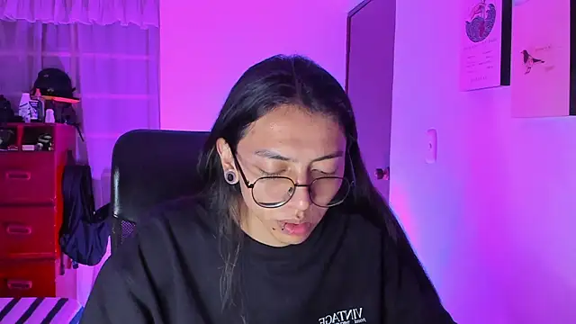 Snapshot of _Astrea_ chatting on March 2026 02:01:01 AM Astrea online show from March 2026 02:01:01 AM