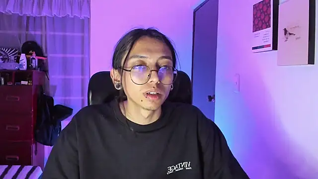 Snapshot of _Astrea_ chatting on February 2026 03:18:01 AM Astrea online show from February 2026 03:18:01 AM