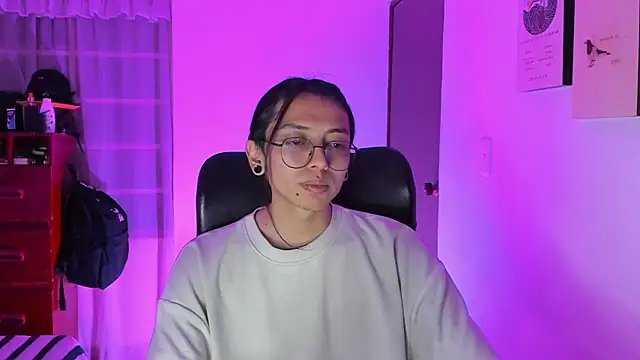 Snapshot of _Astrea_ chatting on February 2026 01:29:01 AM Astrea online show from February 2026 01:29:01 AM