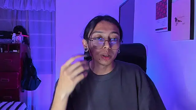 Snapshot of _Astrea_ chatting on February 2026 02:43:01 AM Astrea online show from February 2026 02:43:01 AM