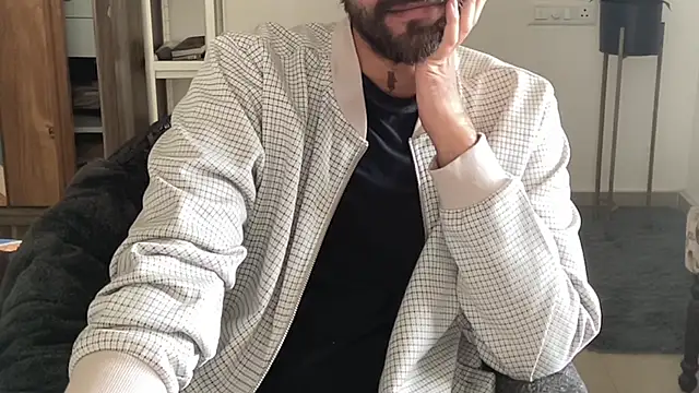 MakeMeAwareAah online show from December 2025 04:25:01 AM