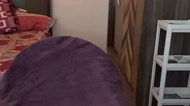 MakeMeAwareAah online show from October 2025 04:00:01 AM