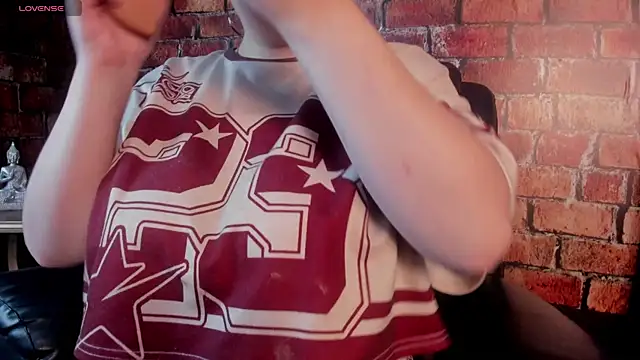 Danna piink  online show from April 2026 12:20:01 PM