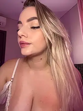 Snapshot of HugeBoobsAlice chatting on July 2026 05:04:02 AM HugeBoobsAlice online show from July 2026 05:04:02 AM