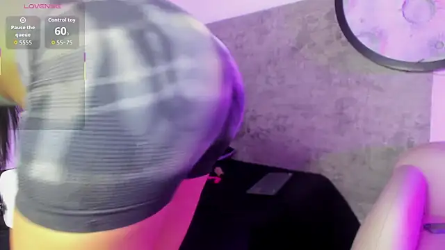 Nicole2507 online show from November 2025 12:05:01 PM