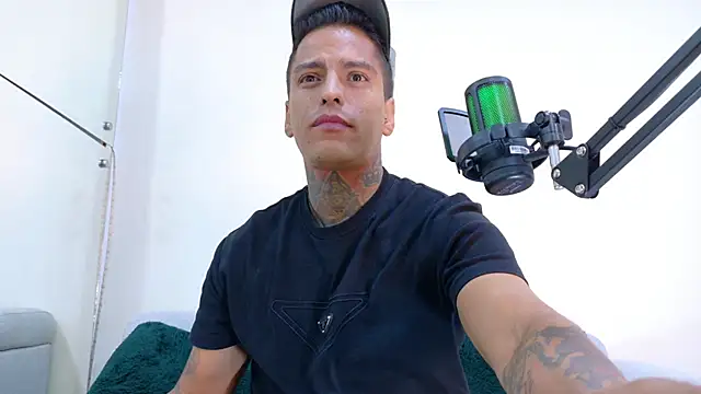 Victor Montero online show from October 2025 08:08:02 PM