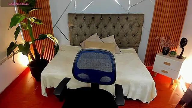 camilaa lux online show from November 2025 12:49:01 PM