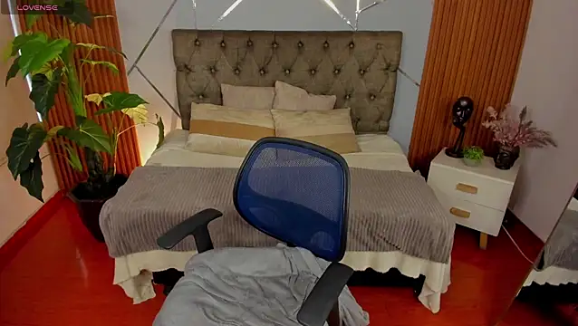 camilaa lux online show from November 2025 01:59:01 PM