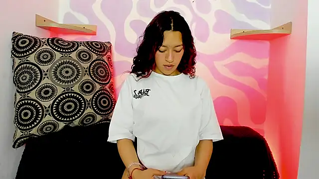 mia scarlett7 online show from December 2025 02:17:01 PM