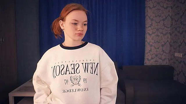 Snapshot of KarlynGow chatting on November 2025 06:17:02 AM KarlynGow online show from November 2025 06:17:02 AM