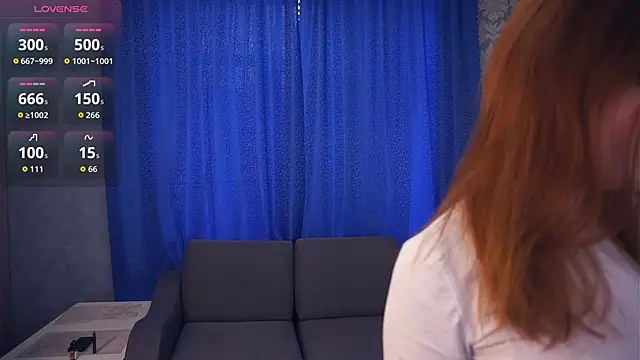 Snapshot of KarlynGow chatting on December 2025 07:03:01 AM KarlynGow online show from December 2025 07:03:01 AM