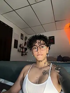 Abby Evanns1 online show from May 2026 01:38:01 PM