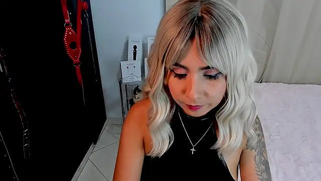 Emilyvalk  online show from February 2026 10:53:01 PM