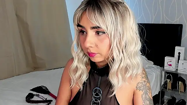 Emilyvalk  online show from December 2025 08:47:01 PM