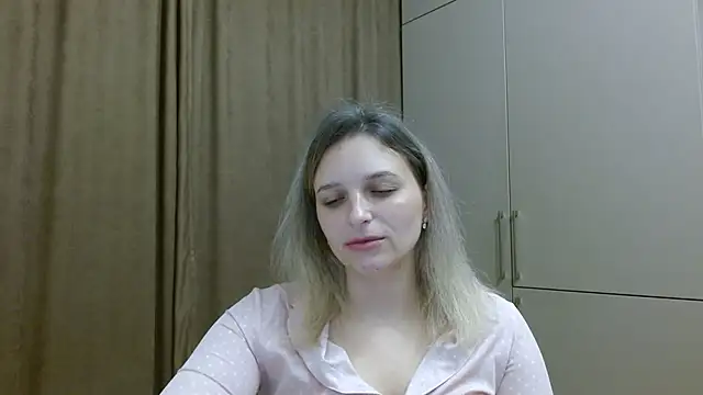 ElisSky301 online show from November 2025 09:15:01 PM