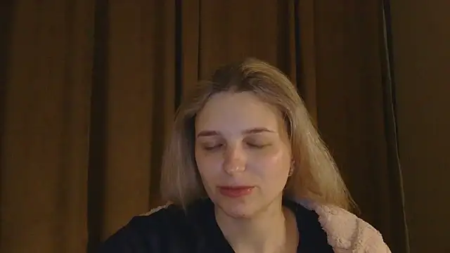 ElisSky301 online show from January 2026 08:45:01 PM