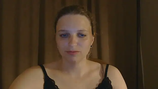 Snapshot of ElisSky301 chatting on June 2026 08:32:01 PM ElisSky301 online show from June 2026 08:32:01 PM
