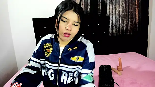 Sara Moon 18 online show from October 2025 08:30:01 PM