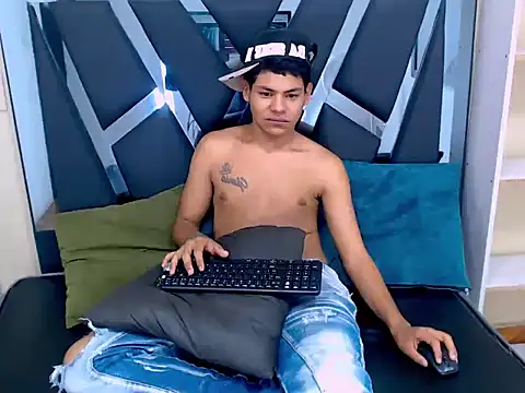 Yordi Alpha online show from October 2025 12:28:01 PM