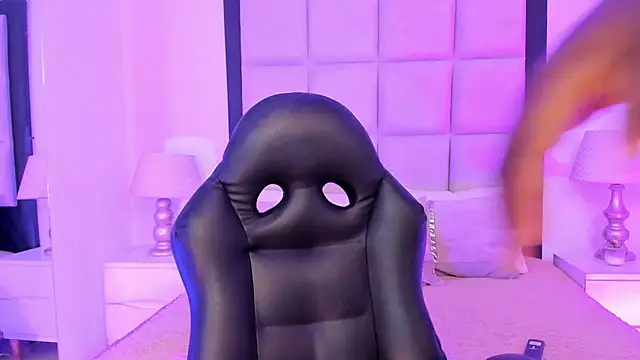 Britanny-Jhonsons online show from December 2025 10:32:01 PM